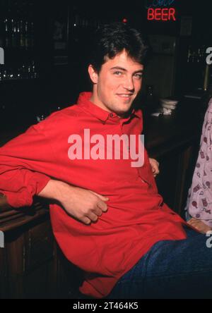 Matthew Perry bei der Geburtstagsparty für Valerie Bertinelli am 23. April 1990. Hinweis: Ralph Dominguez/MediaPunch Stockfoto