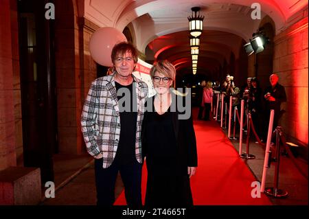 Andrea Ballschuh und Peter Freudenthaler von Foolsgarden bei der 15. Hope Gala 2023 im Schauspielhaus. Dresden, 28.10.2023 Stockfoto