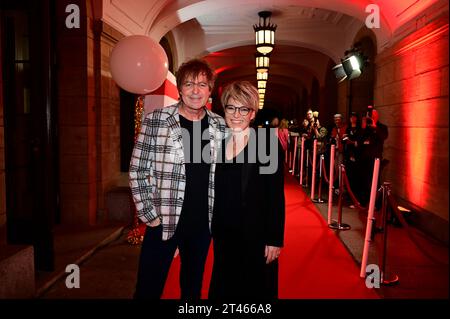 Andrea Ballschuh und Peter Freudenthaler von Foolsgarden bei der 15. Hope Gala 2023 im Schauspielhaus. Dresden, 28.10.2023 Stockfoto