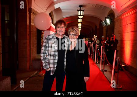 Andrea Ballschuh und Peter Freudenthaler von Foolsgarden bei der 15. Hope Gala 2023 im Schauspielhaus. Dresden, 28.10.2023 Stockfoto