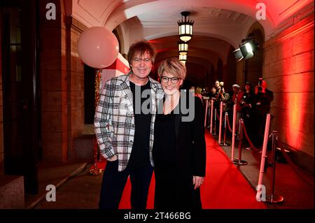 Andrea Ballschuh und Peter Freudenthaler von Foolsgarden bei der 15. Hope Gala 2023 im Schauspielhaus. Dresden, 28.10.2023 Stockfoto