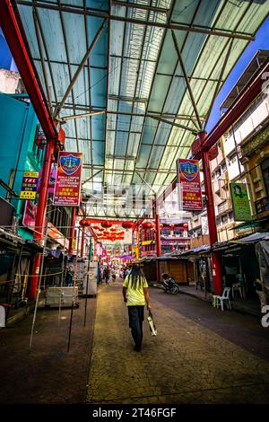 Die Petaling Street, das Zentrum von Kuala Lumpurs ursprünglichem Chinatown, bewahrt einen Großteil der traditionellen Atmosphäre, besonders nachts Stockfoto