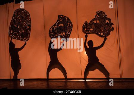 Schattenpuppenspiel, Sovannaphum Theater, Boeung Trabek, Phnom Penh, Kambodscha. Kredit: Kraig lieb Stockfoto