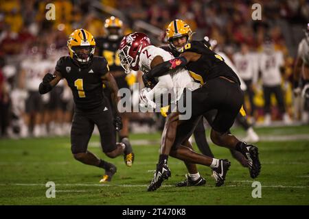 Kyle Williams (2) der Washington State Cougars-Wide-Receiver Kyle Williams (2) fängt im vierten Viertel eines NCAA College-Football-Spiels einen Ball für einen ersten Niedergang Stockfoto