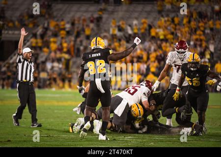 Arizona State Sun Devils Linebacker Travion Brown (82) feiert nach einem Sack im vierten Viertel eines NCAA College Football Spiels gegen die Wash Stockfoto