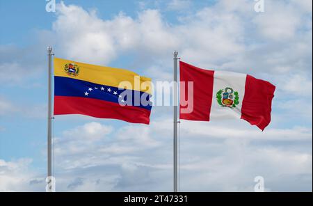 Peru- und Venezuela-Flaggen winken zusammen im Wind auf blauem bewölktem Himmel, zwei Länder-Beziehungskonzept Stockfoto