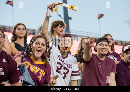 San Marcos, TX, USA. Oktober 2023. Texas State Bobcats Fans während eines Spiels zwischen den Troy Trojans und den Texas State Bobcats in San Marcos, Texas. Trask Smith/CSM/Alamy Live News Stockfoto