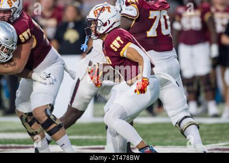 San Marcos, TX, USA. Oktober 2023. Texas State Bobcats Running Back Donerio Davenport (8) trägt den Ball während eines Spiels zwischen den Troy Trojans und den Texas State Bobcats in San Marcos, Texas. Trask Smith/CSM/Alamy Live News Stockfoto