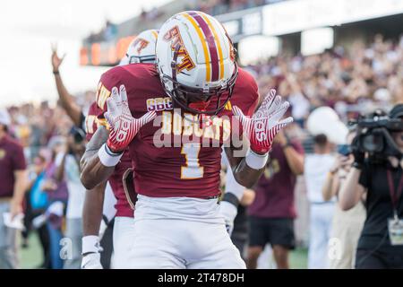 San Marcos, TX, USA. Oktober 2023. Ashtyn Hawkins (1) feiert seinen Touchdown während eines Spiels zwischen den Troy Trojans und den Texas State Bobcats in San Marcos, Texas. Trask Smith/CSM/Alamy Live News Stockfoto