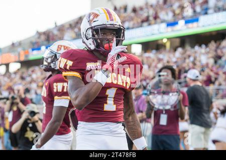 San Marcos, TX, USA. Oktober 2023. Ashtyn Hawkins (1) feiert seinen Touchdown während eines Spiels zwischen den Troy Trojans und den Texas State Bobcats in San Marcos, Texas. Trask Smith/CSM/Alamy Live News Stockfoto