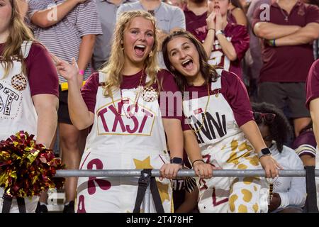 San Marcos, TX, USA. Oktober 2023. Texas State Bobcats Fans während eines Spiels zwischen den Troy Trojans und den Texas State Bobcats in San Marcos, Texas. Trask Smith/CSM/Alamy Live News Stockfoto