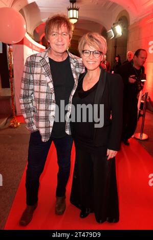 Peter Freudenthaler und Andrea Ballschuh bei der 15. Hope Gala 2023 im Schauspielhaus. Dresden, 28.10.2023 *** Peter Freudenthaler und Andrea Ballschuh bei der 15 Hope Gala 2023 im Schauspielhaus Dresden, 28 10 2023 Foto:XF.xKernx/xFuturexImagex Hope 3033 Credit: Imago/Alamy Live News Stockfoto