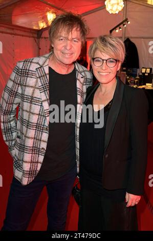Peter Freudenthaler und Andrea Ballschuh bei der 15. Hope Gala 2023 im Schauspielhaus. Dresden, 28.10.2023 *** Peter Freudenthaler und Andrea Ballschuh bei der 15 Hope Gala 2023 im Schauspielhaus Dresden, 28 10 2023 Foto:XF.xKernx/xFuturexImagex Hope 3036 Credit: Imago/Alamy Live News Stockfoto