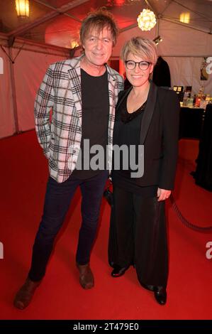 Peter Freudenthaler und Andrea Ballschuh bei der 15. Hope Gala 2023 im Schauspielhaus. Dresden, 28.10.2023 *** Peter Freudenthaler und Andrea Ballschuh bei der 15 Hope Gala 2023 im Schauspielhaus Dresden, 28 10 2023 Foto:XF.xKernx/xFuturexImagex Hope 3032 Credit: Imago/Alamy Live News Stockfoto