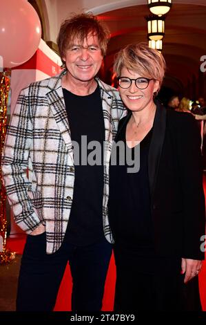 Peter Freudenthaler und Andrea Ballschuh bei der 15. Hope Gala 2023 im Schauspielhaus. Dresden, 28.10.2023 *** Peter Freudenthaler und Andrea Ballschuh bei der 15 Hope Gala 2023 im Schauspielhaus Dresden, 28 10 2023 Foto:XM.xWehnertx/xFuturexImagex Hope 3197 Credit: Imago/Alamy Live News Stockfoto