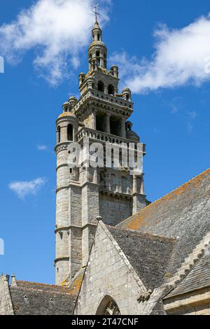 Turm der Kirche Notre-Dame de Croaz Batz, Roscoff, Bretagne, Frankreich Stockfoto