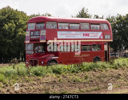 Imberbus 2017, klassischer Bus auf der Salisbury Plain Stockfoto