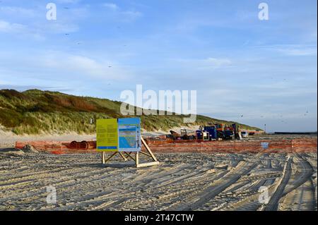 Sandauffüllung am Strand von Dishoek, Zeeland, der den Strand in Zukunft gegen ansteigendes Wasser erweitert und erhöht Stockfoto