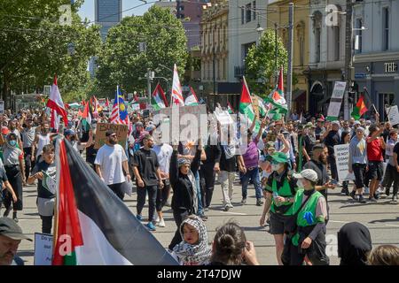 29. Oktober 2023, Melbourne Victoria Australia, Free Palestine Rally, Marsch entlang der Bourke Street in Richtung Victoria State Parliament Credit PjHickox/Alamy Live News Stockfoto