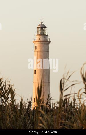 Leuchtturm in Torretta Granitola, Sizilien, Italien bei Sonnenuntergang Stockfoto