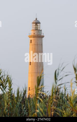 Leuchtturm in Torretta Granitola, Sizilien, Italien bei Sonnenuntergang Stockfoto