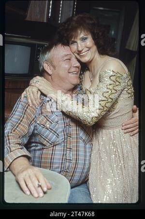 Porträt des Country-Musik-Superstars Loretta Lynn und ihres Mannes Oliver Lynn. In ihrem Tourbus 1982. Stockfoto