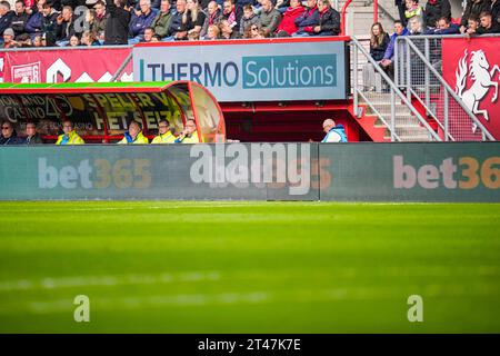 Enschede, Niederlande. Oktober 2023. ENSCHEDE, NIEDERLANDE - 29. OKTOBER: bet365 werbetafeln während des niederländischen Eredivisie-Spiels zwischen dem FC Twente und Feyenoord in de Grolsch Veste am 29. Oktober 2023 in Enschede, Niederlande (Foto: Rene Nijhuis/Orange Pictures) Credit: Orange Pics BV/Alamy Live News Stockfoto