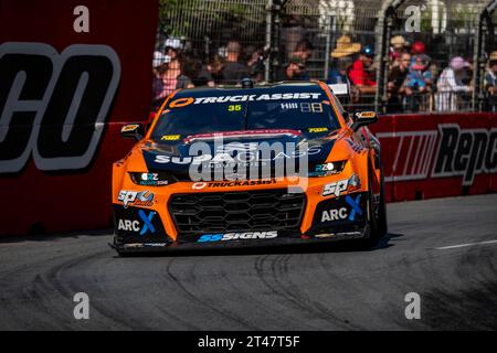 Gold Coast, Australien. 29. Oktober 2023. Matt Stone Racing's Cameron Hill wird während des 26. Rennens beim Boost Mobile Gold Goast 500 zur Repco Corner. Quelle: James Forrester/Alamy Live News Stockfoto