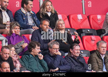 Enschede, Niederlande. Oktober 2023. ENSCHEDE, NIEDERLANDE - 29. OKTOBER: Maurice Steijn in der Tribüne während des niederländischen Eredivisie-Spiels zwischen dem FC Twente und Feyenoord in de Grolsch Veste am 29. Oktober 2023 in Enschede, Niederlande (Foto: Rene Nijhuis/Orange Pictures) Credit: Orange Pics BV/Alamy Live News Stockfoto