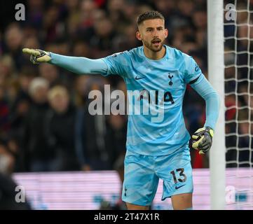 London, Großbritannien. Oktober 2023 - Crystal Palace gegen Tottenham Hotspur - Premier League - Selhurst Park. Tottenhams Guglielmo Vicario in Aktion. Bildnachweis: Mark Pain/Alamy Live News Stockfoto