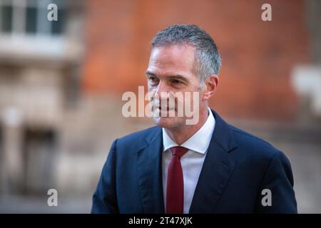 London, England, Großbritannien. Oktober 2023. PETER KYLE, Schattenstaatssekretär für Wissenschaft, Innovation und Technologie, ist in Westminster zu sehen, als er am Sonntagmorgen mit Trevor Phillips erscheint. (Kreditbild: © Tayfun Salci/ZUMA Press Wire) NUR REDAKTIONELLE VERWENDUNG! Nicht für kommerzielle ZWECKE! Stockfoto