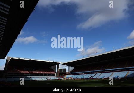 Birmingham, Großbritannien. Oktober 2023. Allgemeiner Blick auf das Stadion vor dem Premier League-Spiel im Villa Park, Birmingham. Der Bildnachweis sollte lauten: Cameron Smith/Sportimage Credit: Sportimage Ltd/Alamy Live News Stockfoto