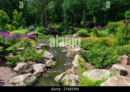 Der Chinese Streamside Garden im RHS Bridgewater Gardens, Worsley, Salford, Greater Manchester, UK Stockfoto