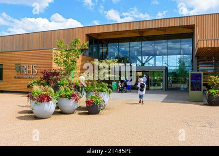 Der Haupteingang zu den Gärten im Welcome Building, RHS Bridgewater, Worsley, Salford, Greater Manchester, UK Stockfoto