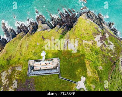 Von oben über dem Lighthouse Keepers Cottage von einer Drohne, Foreland Point, Lynton, Devon, England, Europa Stockfoto