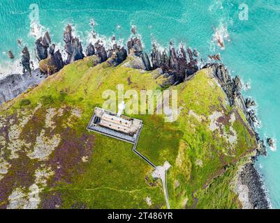 Von oben über dem Lighthouse Keepers Cottage von einer Drohne, Foreland Point, Lynton, Devon, England, Europa Stockfoto