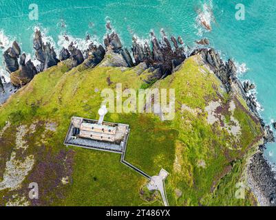 Von oben über dem Lighthouse Keepers Cottage von einer Drohne, Foreland Point, Lynton, Devon, England, Europa Stockfoto