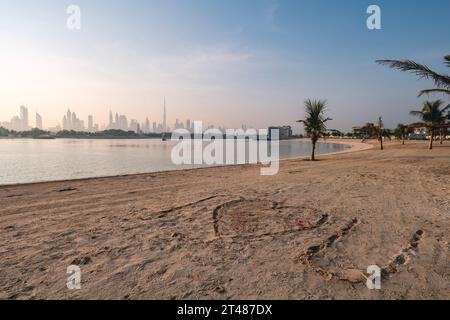 Blick auf die Skyline von Dubai von der Waterfront View Stockfoto