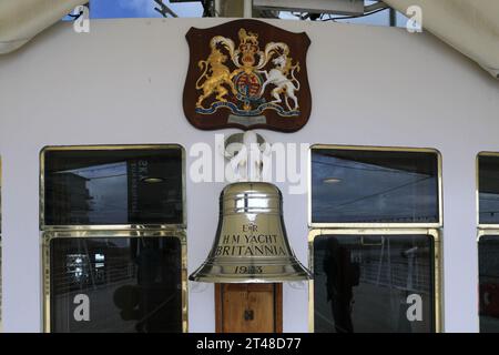 Schiffsglocke auf der Royal Yacht Britannia, Ocean Terminal, Leith Town, Edinburgh City, Schottland, UK Stockfoto