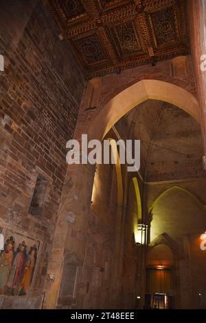 Lucca, Italien. 17. September 2023. Die wunderschöne gemalte Decke der Basilika von Lucca. Hochwertige Fotos Stockfoto