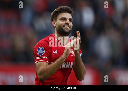 ENSCHEDE - Robin Propper des FC Twente während des niederländischen Eredivisie-Spiels zwischen dem FC Twente und Feyenoord im de Grolsch Veste Stadium am 29. Oktober 2023 in Enschede, Niederlande. ANP BART STOUTJESDIJK Stockfoto