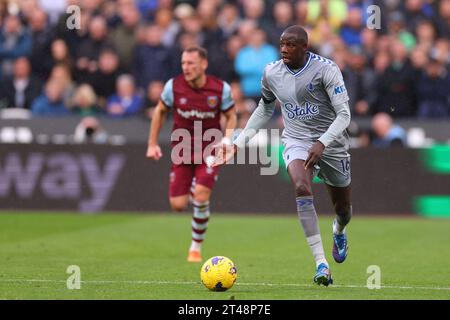 London Stadium, London, Großbritannien. Oktober 2023. Premier League Football, West Ham United gegen Everton; Abdoulaye Doucoure von Everton Credit: Action Plus Sports/Alamy Live News Stockfoto