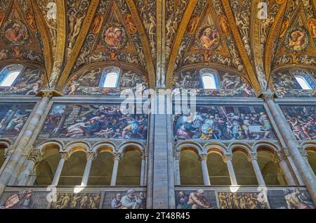 Parma, Italien - 11. Februar 2020: Detail der Fresken des Kirchenschiffs der Kathedrale Santa Maria Assunta Stockfoto