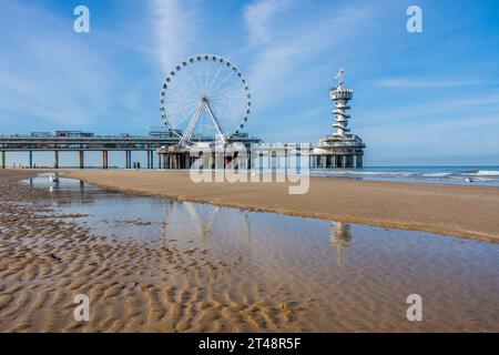 Scheveningen Pier vom Sandstrand aus gesehen, den Haag, Niederlande Stockfoto