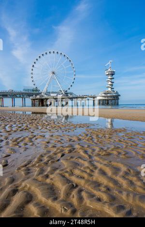 Scheveningen Pier vom Sandstrand aus gesehen, den Haag, Niederlande Stockfoto