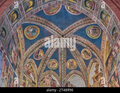 Parma, Italien - 11. Februar 2020: Die Decke der Valeri-Kapelle in der Kathedrale Santa Maria Assunta Stockfoto