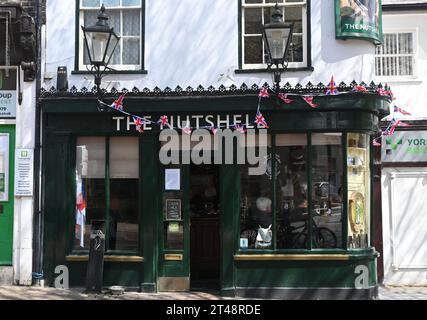 Außenansicht des Nutshell Pubs, Bury St edmunds Stockfoto