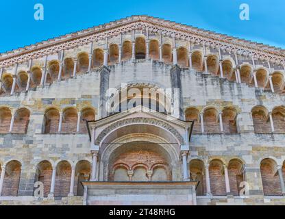 Parma, italien, Detail des romanischen Lombardo-Stils der Fassade der Kathedrale Santa Maria Assunta Stockfoto