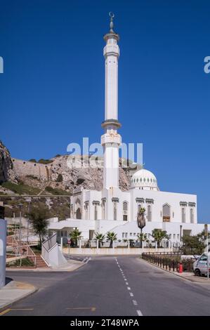 Die Ibrahim-al-Ibrahim-Moschee, auch bekannt als König-Fahd-bin-Abdulaziz-al-Saud-Moschee oder Moschee des Hüters der beiden Heiligen Moscheen, Gibraltar. Stockfoto