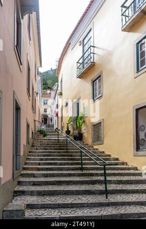 Steile Straße mit Stufen, Escadinhas Félix Nunes, Sintra, Region Lissabon, Portugal Stockfoto